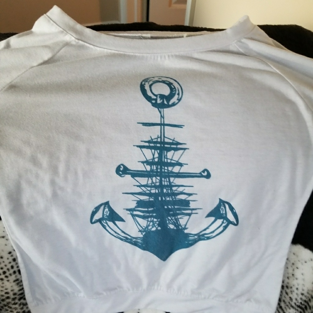 Beautiful anchor/ship tee